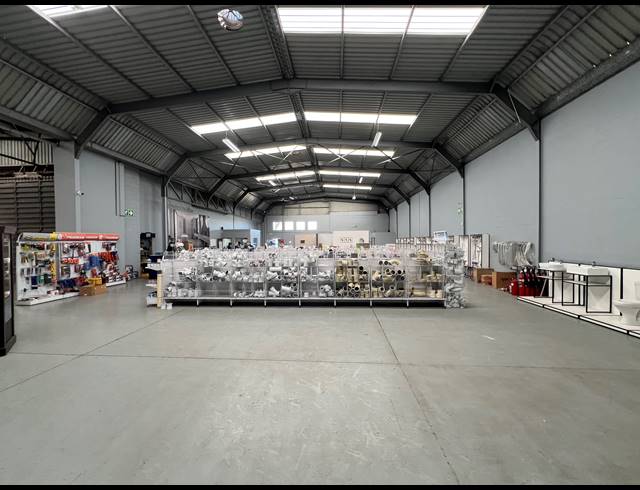 3,399M² WAREHOUSE FOR SALE IN BEACONVALE